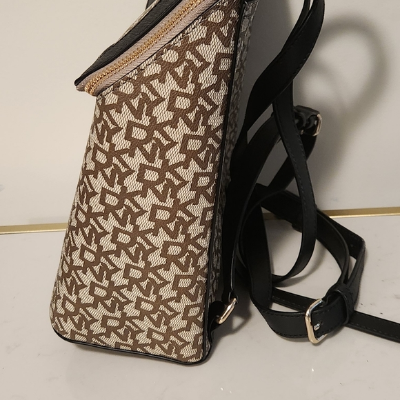 Backpack - Picture 4 of 4